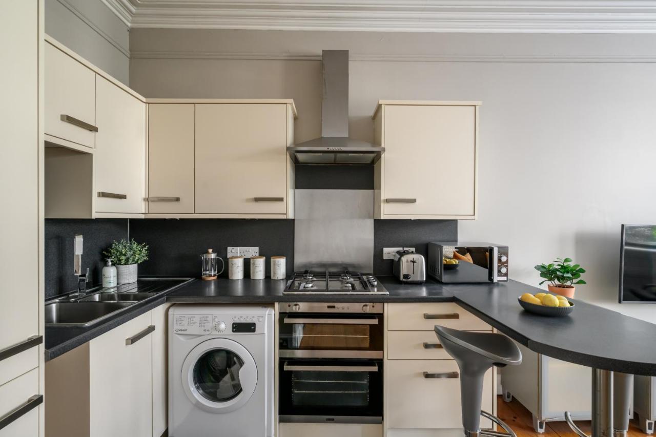 The Holyrood Park Apartment Edinburgh Exterior photo